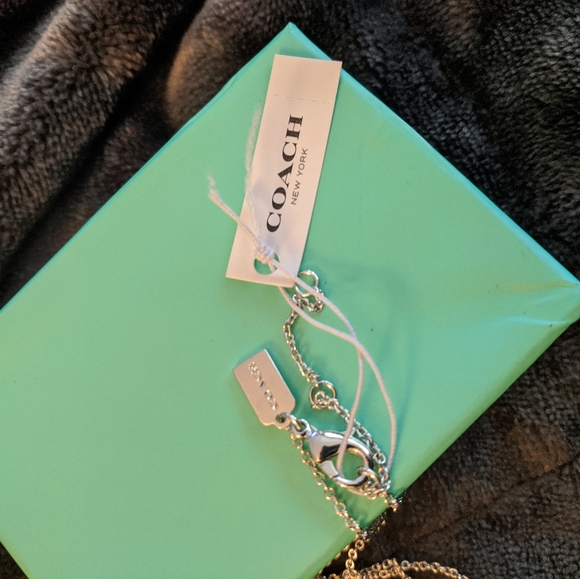 NEW!!! Vintage COACH Triple Bow Necklace!!! - Picture 3 of 4